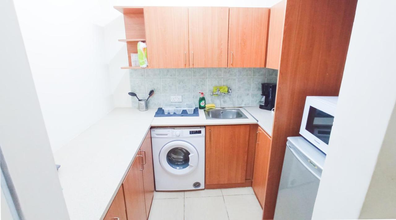 1A Beach & Business Apartment In The City Center! ラルナカ エクステリア 写真